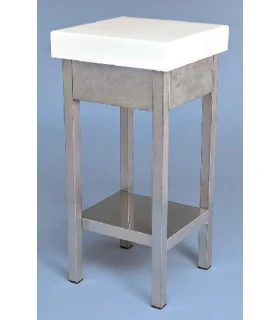 Mesa Tajo en inox con sobre de polietileno de 5 cms altura 90 cms