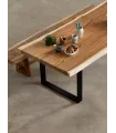 Mesa de comedor Viva estilo industrial en madera de Suar y forja